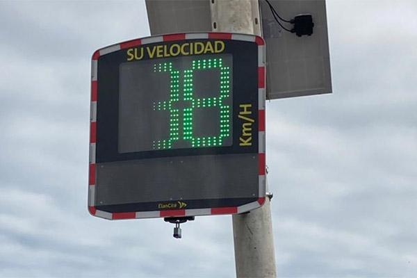 Red de control educativo de velocidad