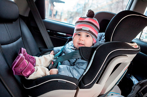 Cmo se debe llevar a los nios en los autos?