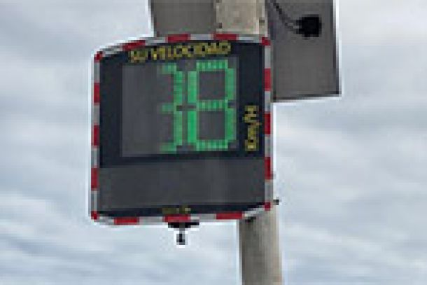 Red de control educativo de velocidad