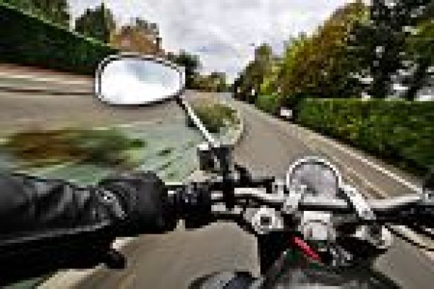 ¿Cómo evitar la fatiga cuando se conduce una motocicleta?